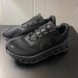 On Cloudmonster, Women Size 7